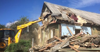 Промышленный демонтаж пристроек к дому в Кимрах | Цены от 576 руб. за м2