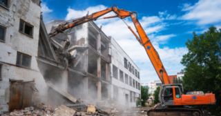 Промышленный демонтаж зданий Кимры, цена от 2980 руб.